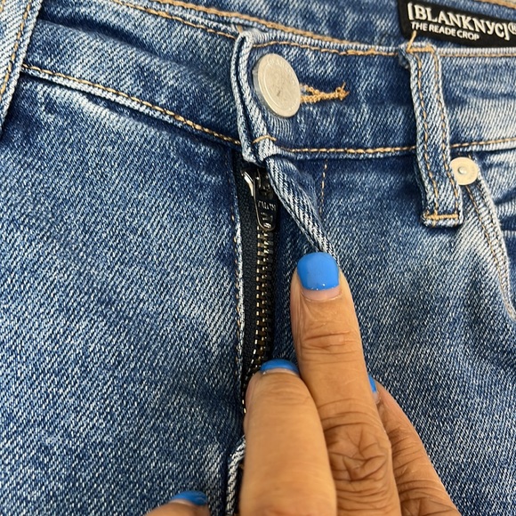 BlankNYC Womens Distressed The Reade Crop Jeans SIZE 26 - Picture 2 of 12